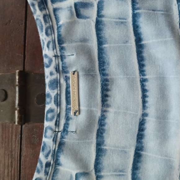MICHAEL KORS SLEEVELESS ANIMAL PRINT BLUE WHITE 💙 TOP, SIZE MEDIUM - Picture 6 of 8